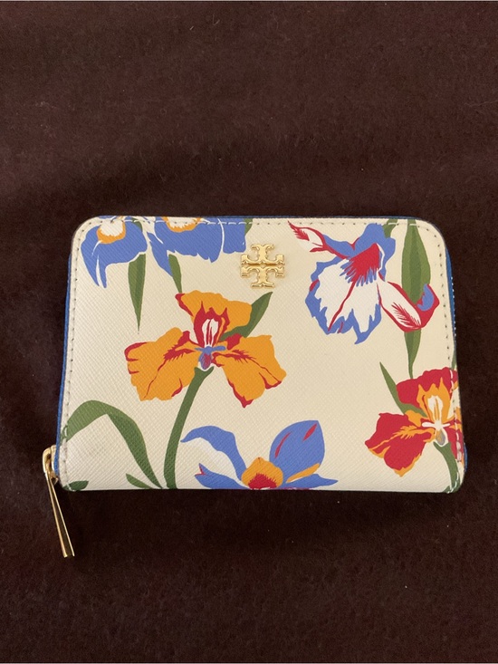 Tory Burch Handbags - Tory Burch Floral Zip Wallet in Cream and Multicolor
